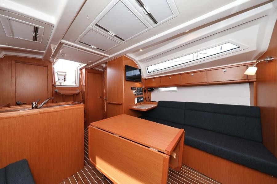 Bavaria Cruiser 37 | Spectrum