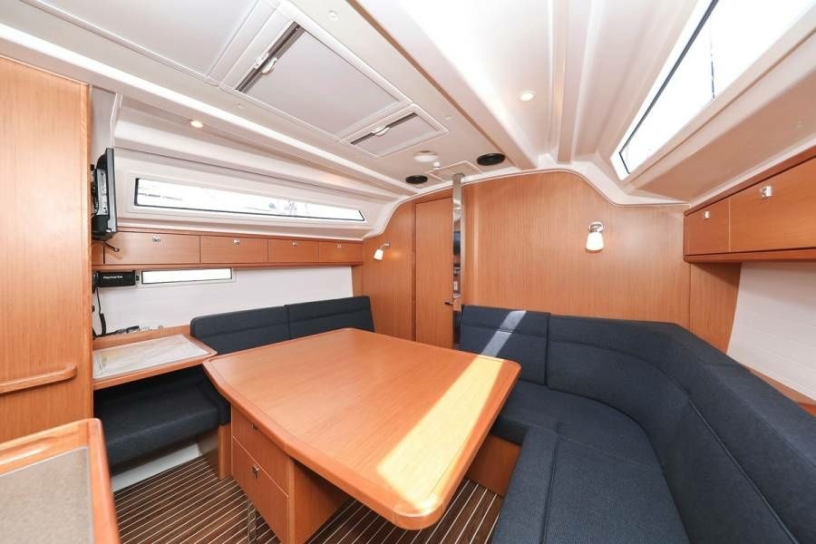 Bavaria Cruiser 37 | Spectrum