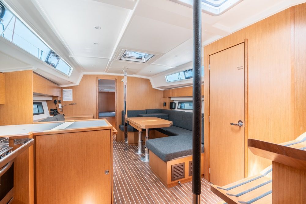 Bavaria C42 | Avra
