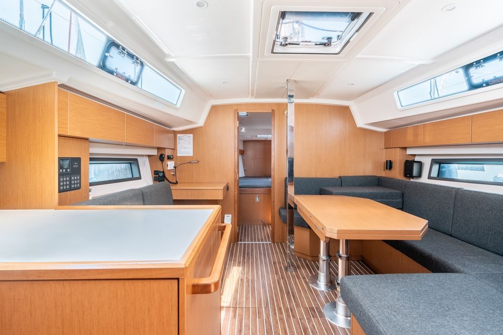 Bavaria C42 | Avra