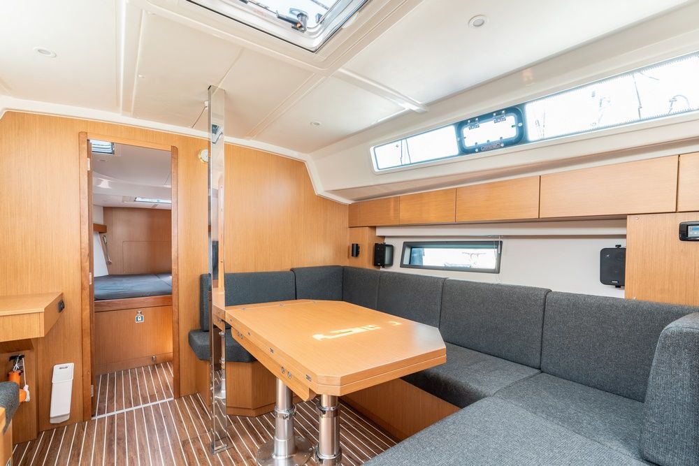 Bavaria C42 | Avra