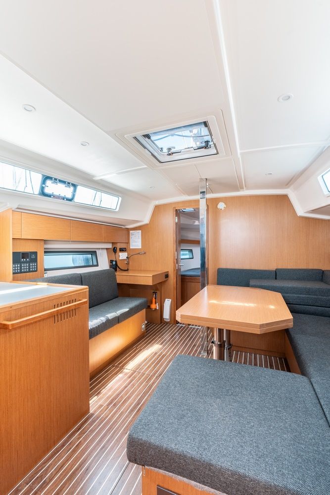Bavaria C42 | Avra