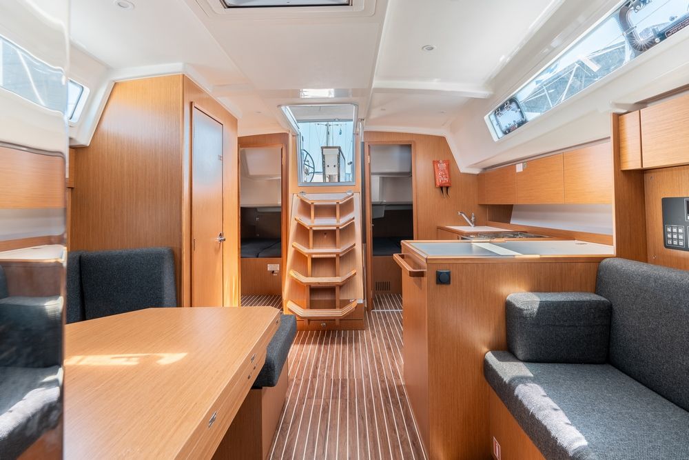 Bavaria C42 | Avra
