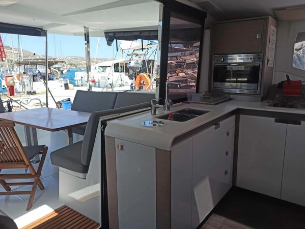 Fountaine Pajot Isla 40 | Almiriki