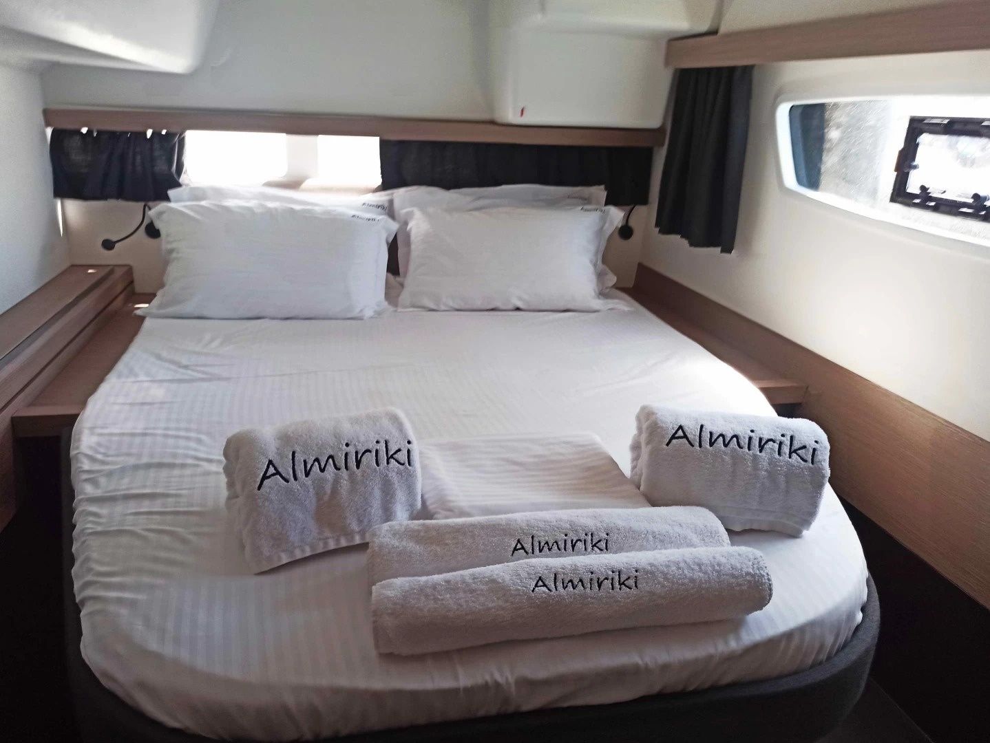 Fountaine Pajot Isla 40 | Almiriki