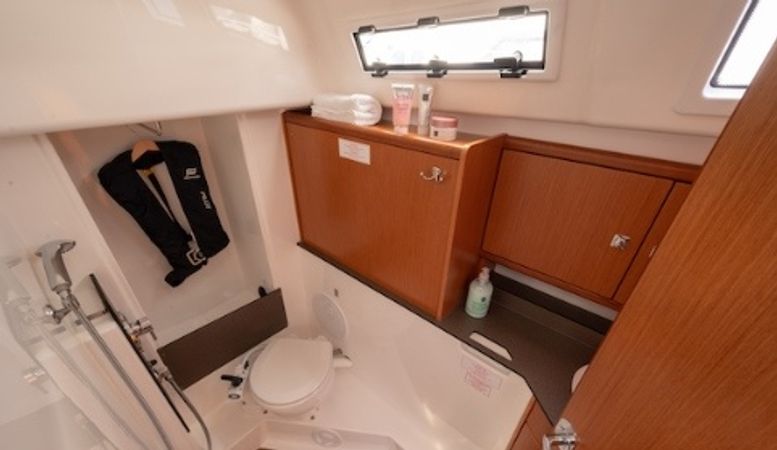 Bavaria Cruiser 33 | Aqua