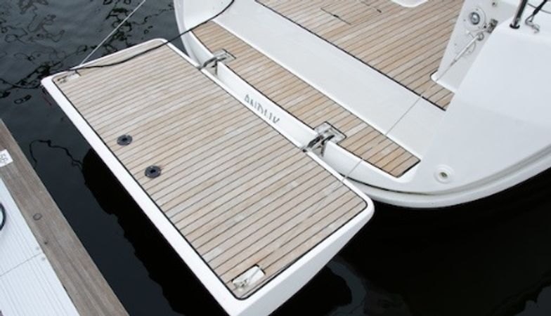 Bavaria Cruiser 33 | Aqua