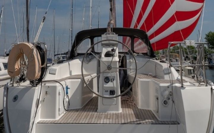 Bavaria Cruiser 33 | Aqua