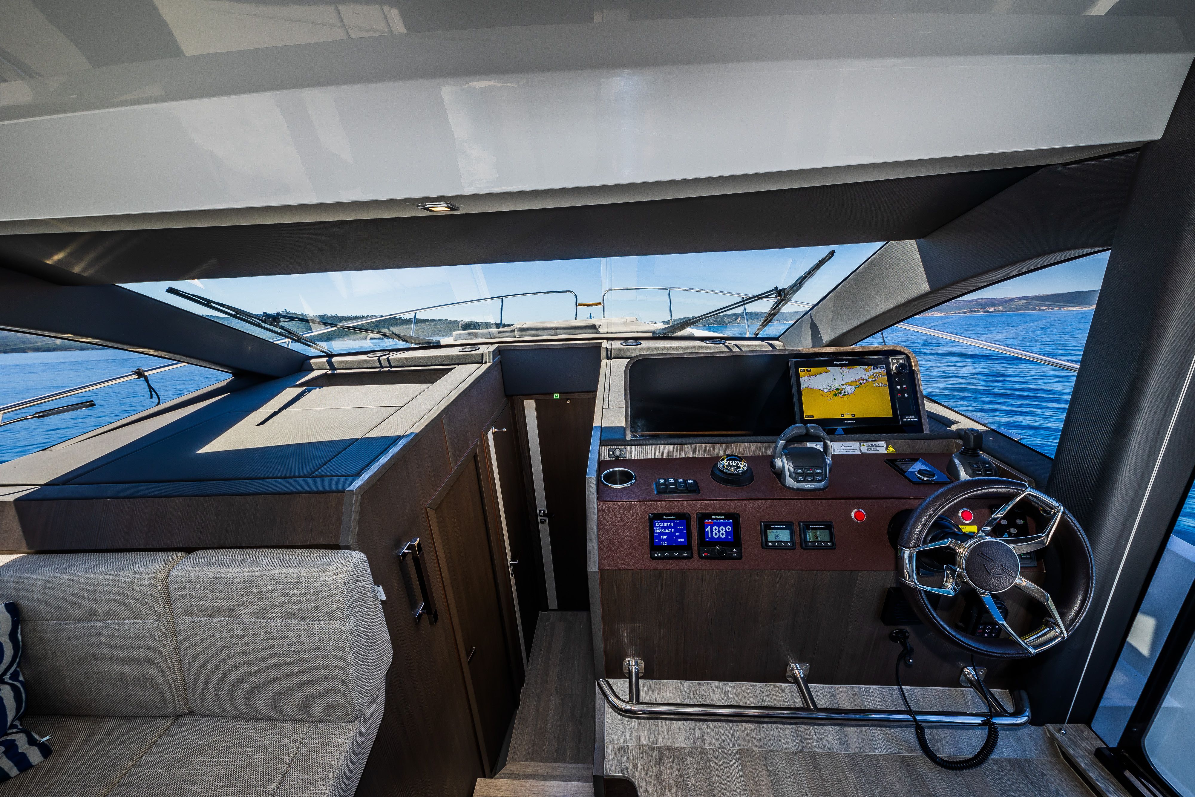 Sealine F430 | Grace 2