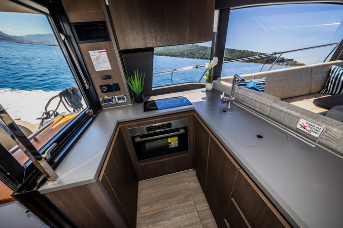 Sealine F430 | Grace 2