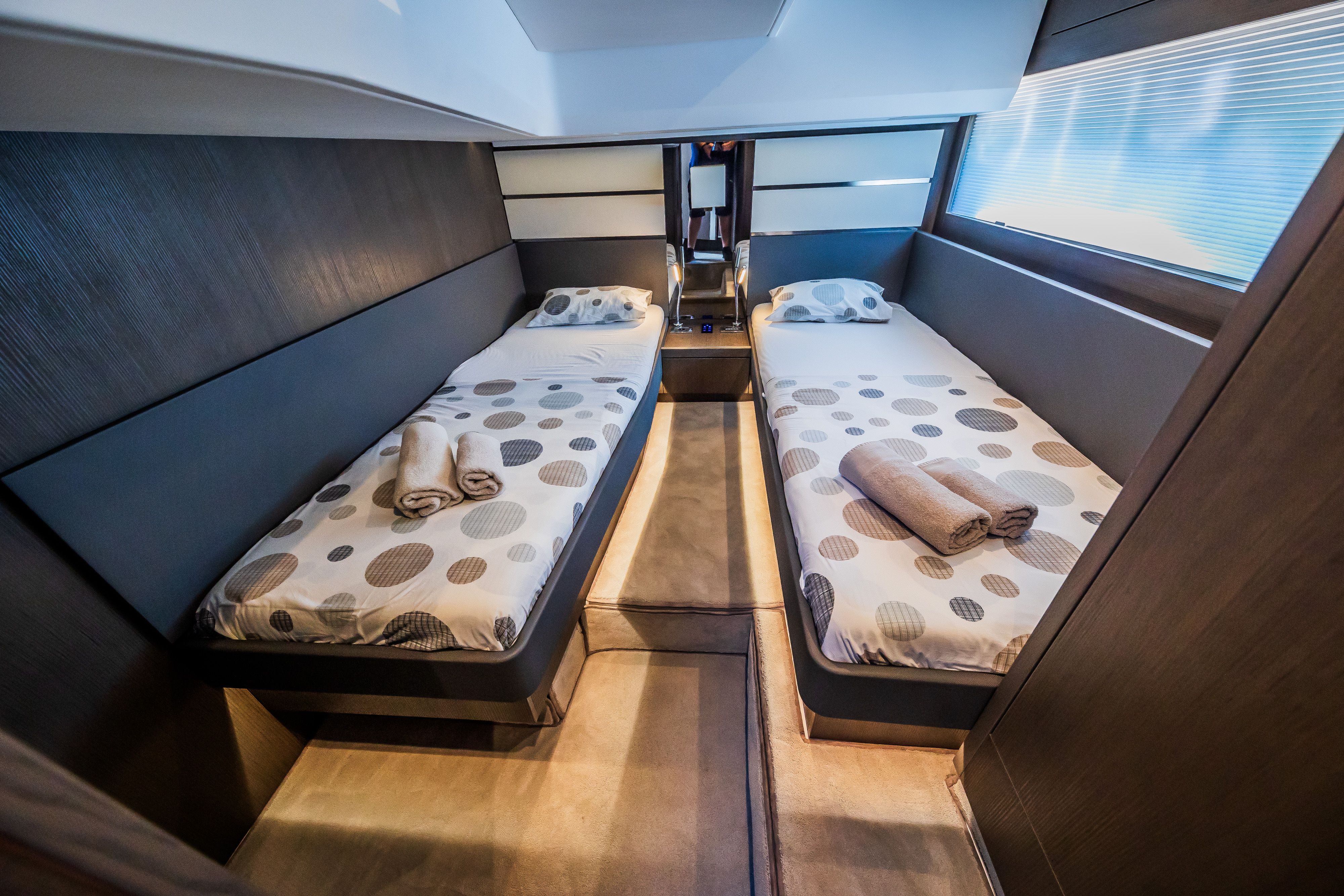 Sealine F430 | Grace 2