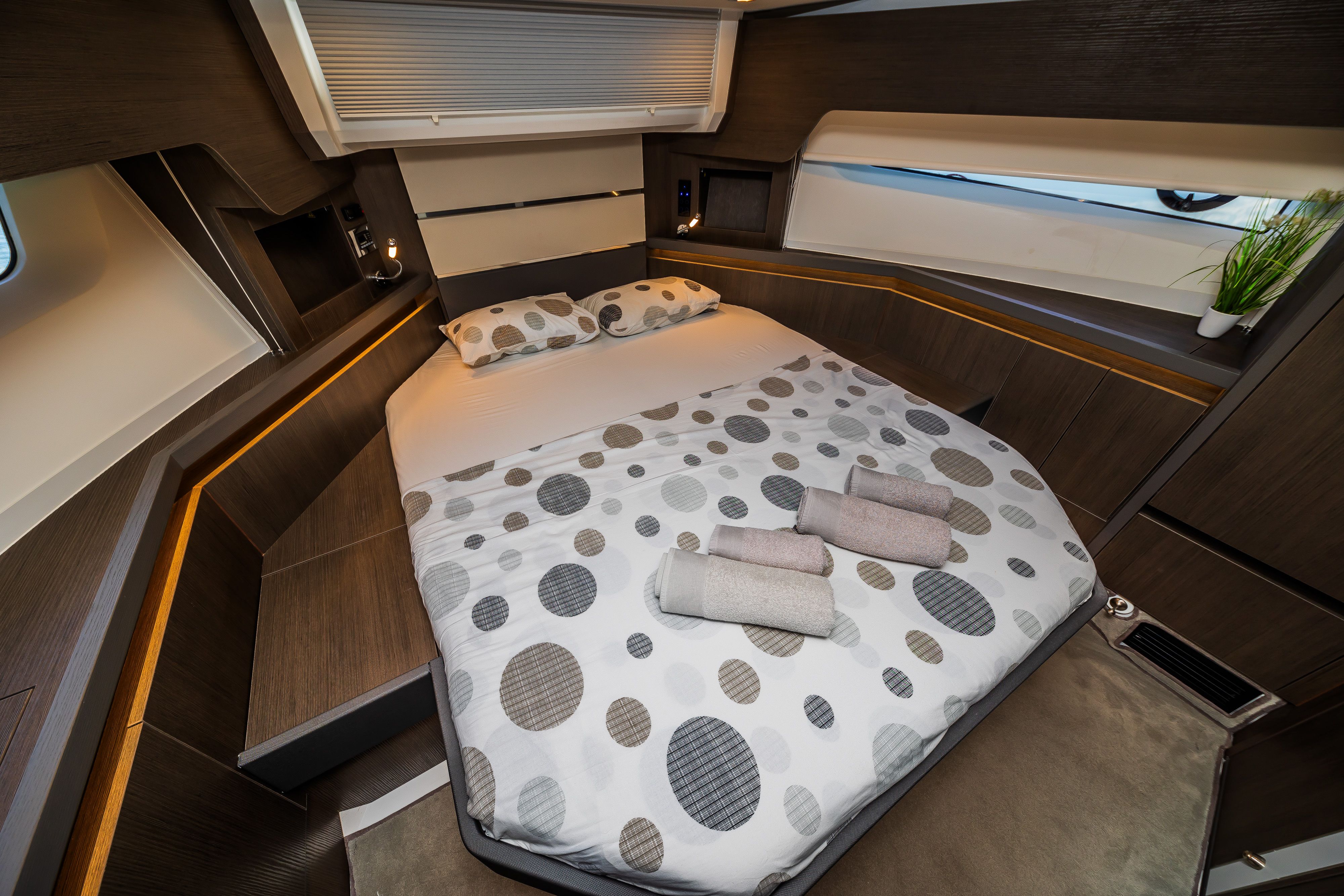 Sealine F430 | Grace 2