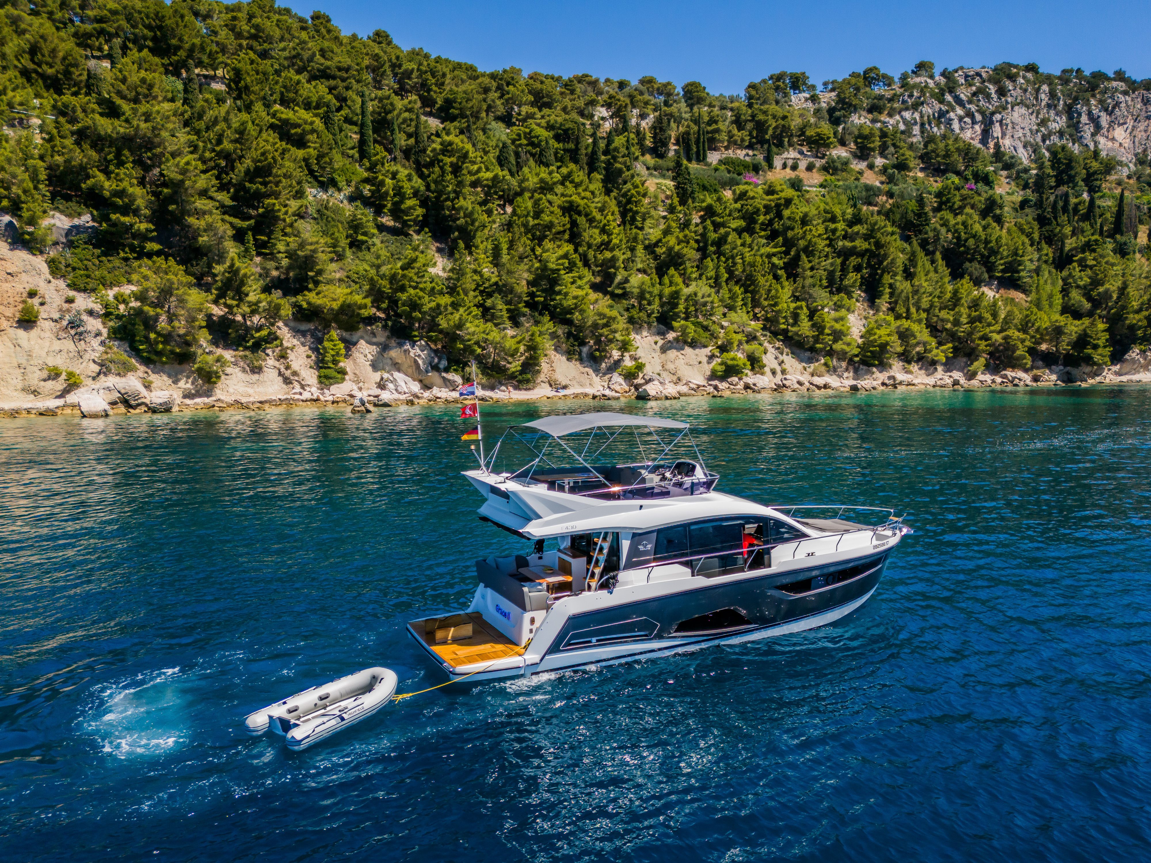 Sealine F430 | Grace 2