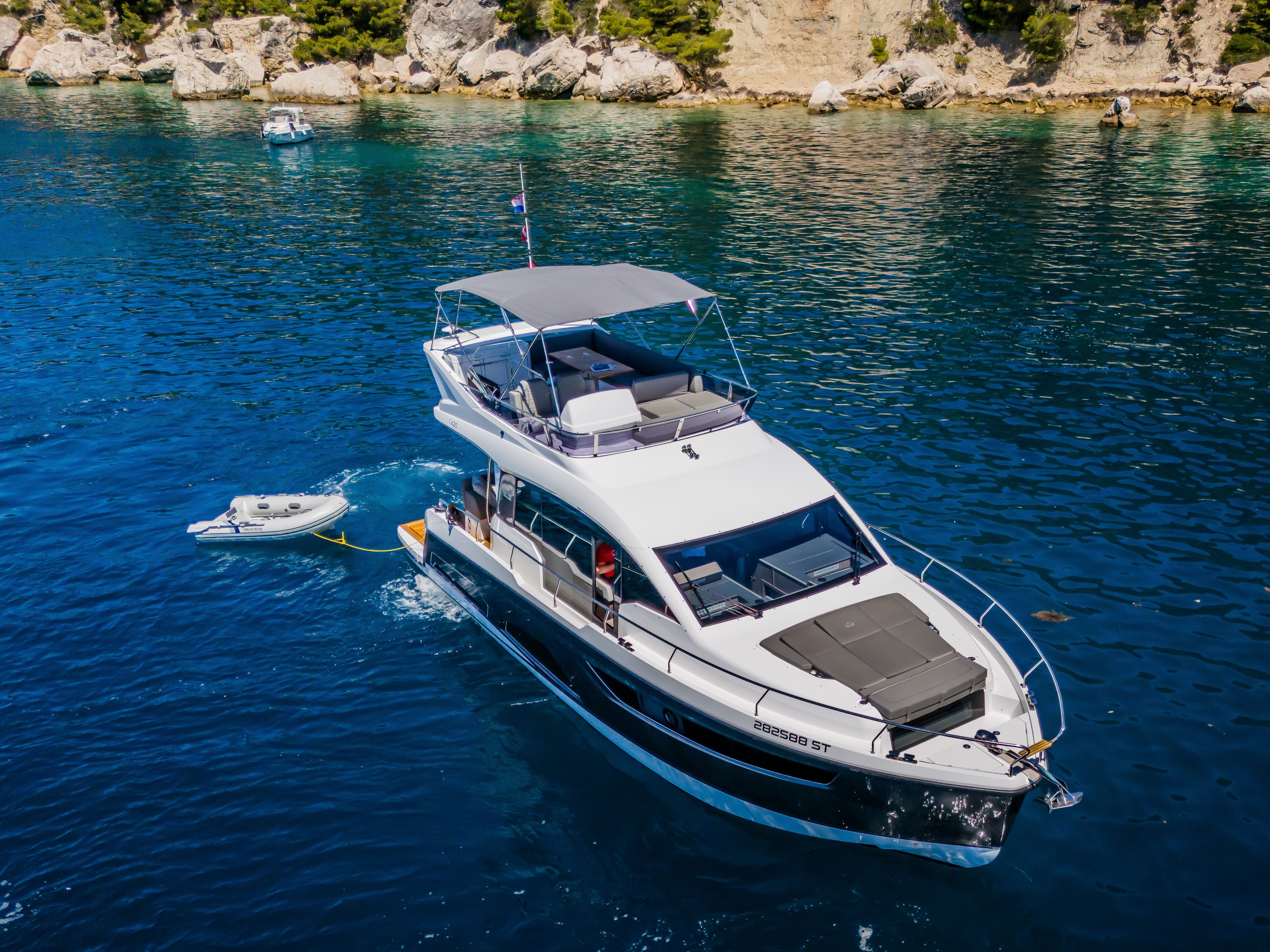 Sealine F430 | Grace 2