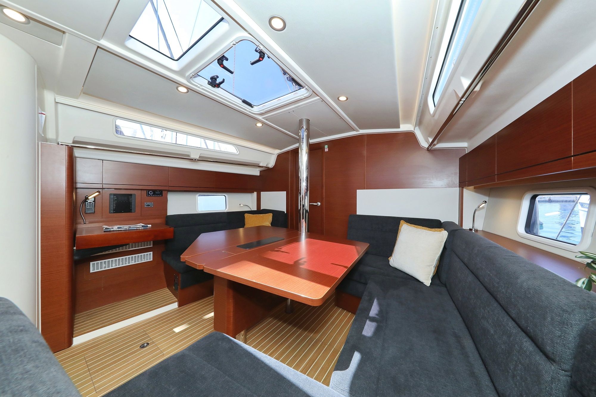 Hanse 418 | Nike