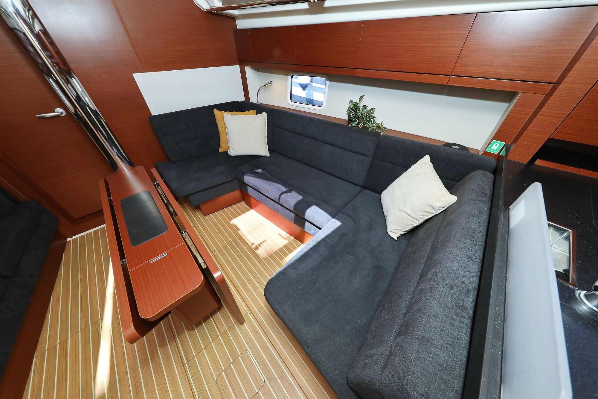 Hanse 418 | Nike