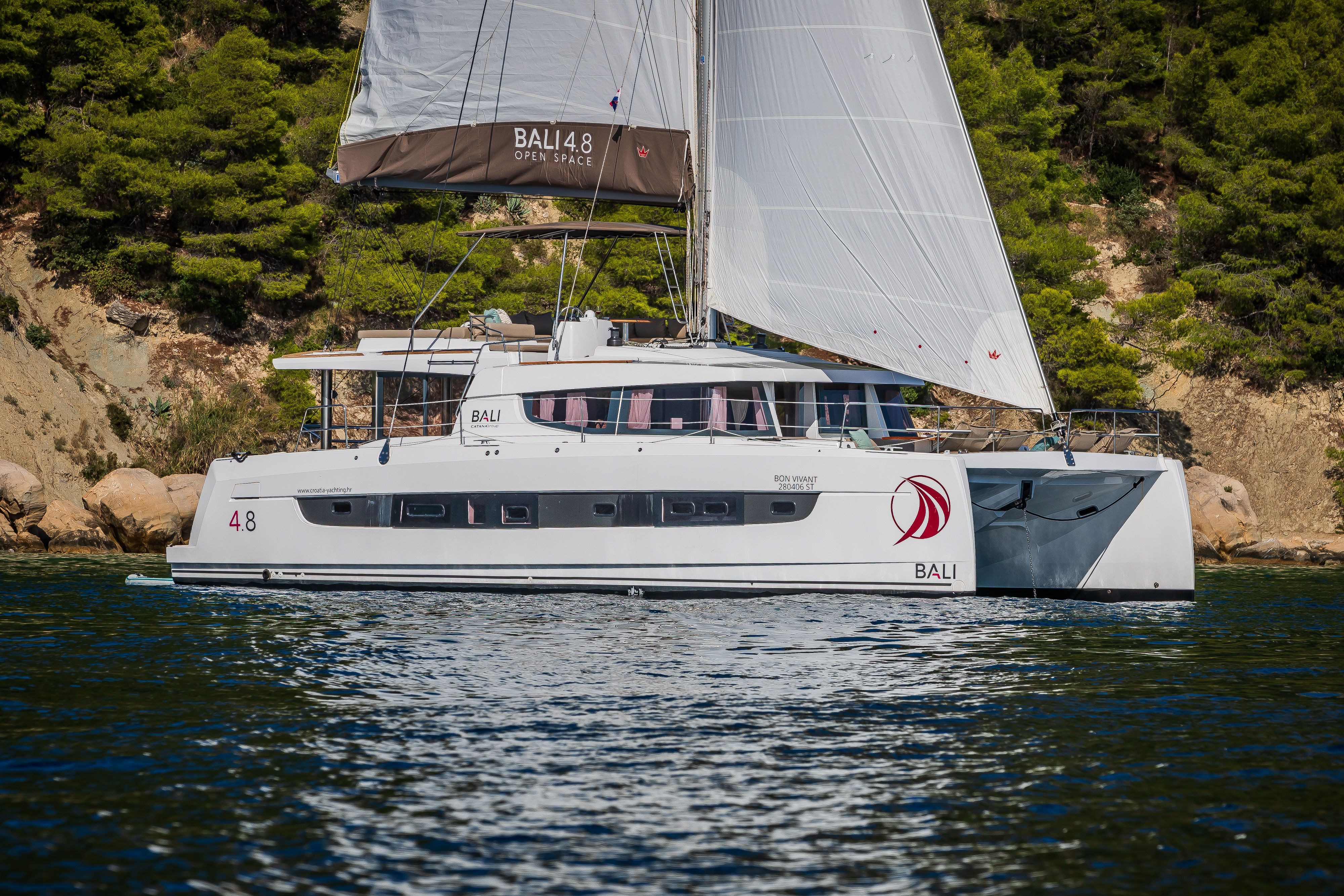 Bali 4.8 | Bon Vivant