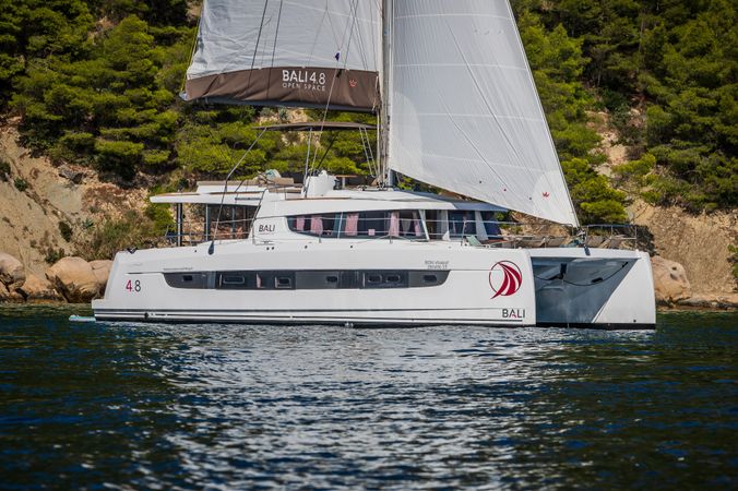 Bali 4.8 | Bon Vivant