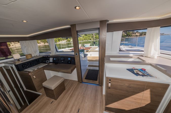 Bali 4.8 | Bon Vivant