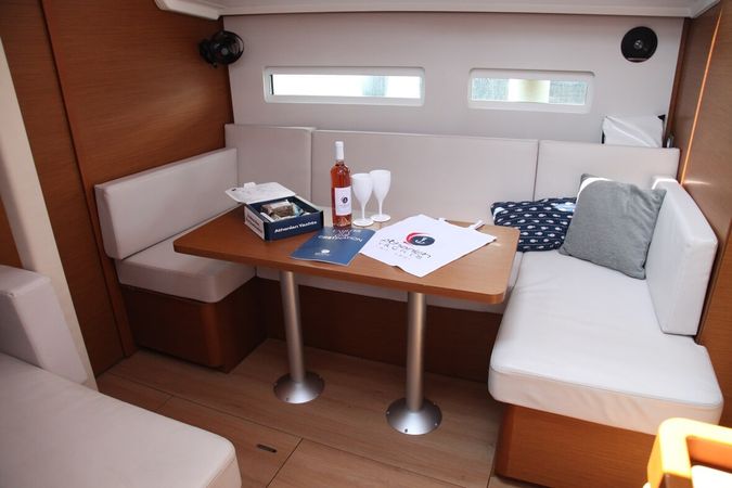 Jeanneau Sun Odyssey 410 | Pangeo
