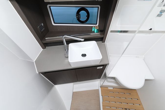 Sealine C335V | Stormi