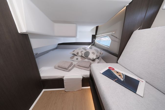 Sealine C335V | Stormi