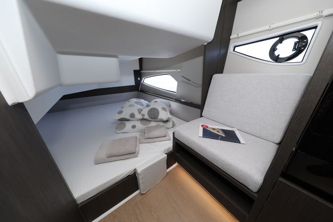 Sealine C335V | Stormi