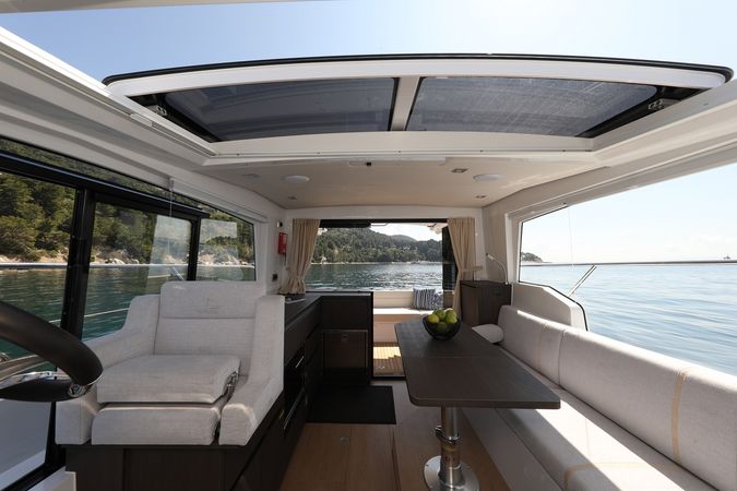 Sealine C335V | Stormi