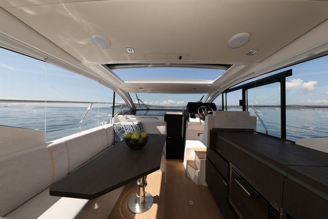 Sealine C335V | Stormi