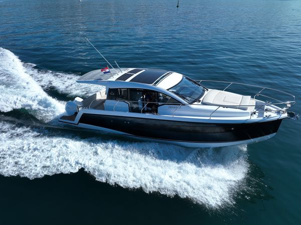 Sealine C335V | Stormi