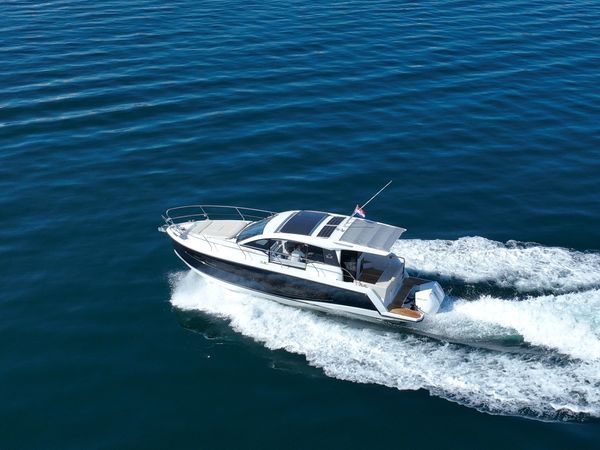Sealine C335V | Stormi