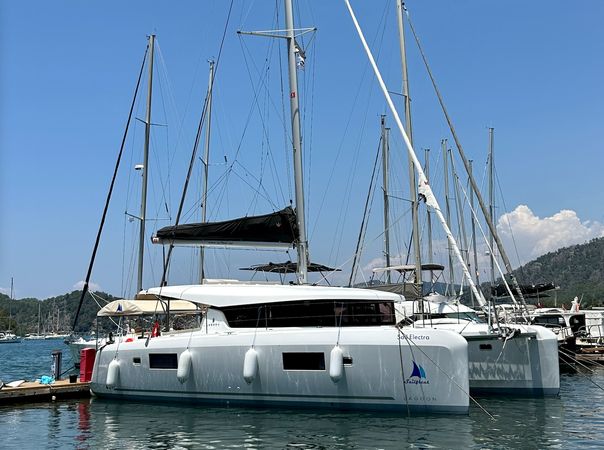Lagoon 42 | Sail Electra