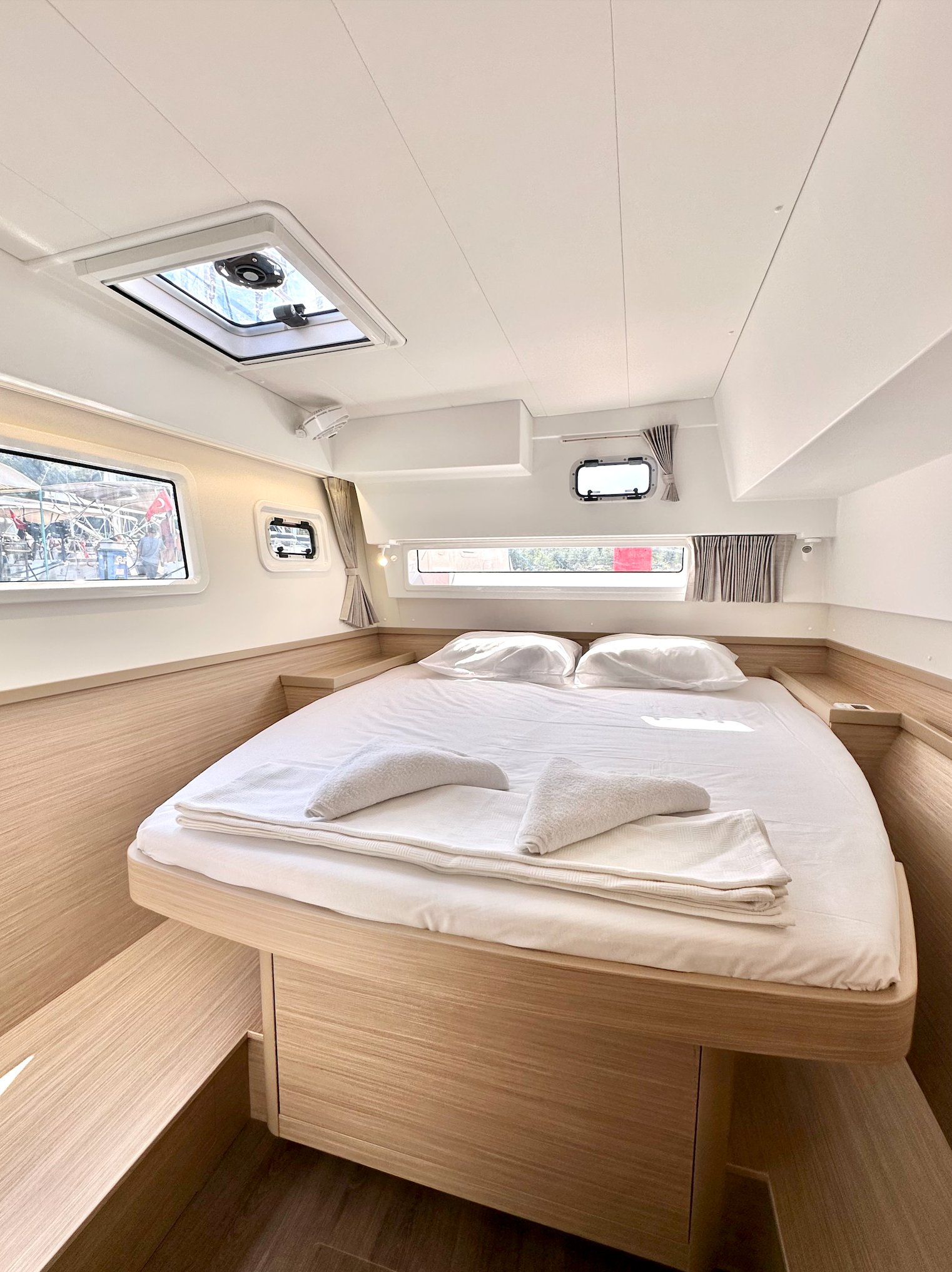 Lagoon 42 | Sail Electra