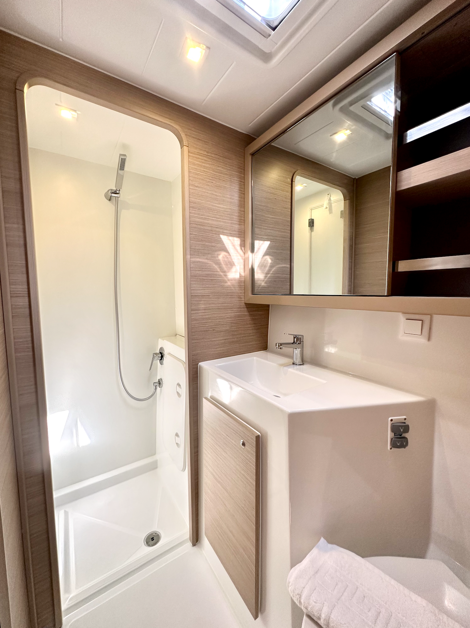 Lagoon 42 | Sail Electra