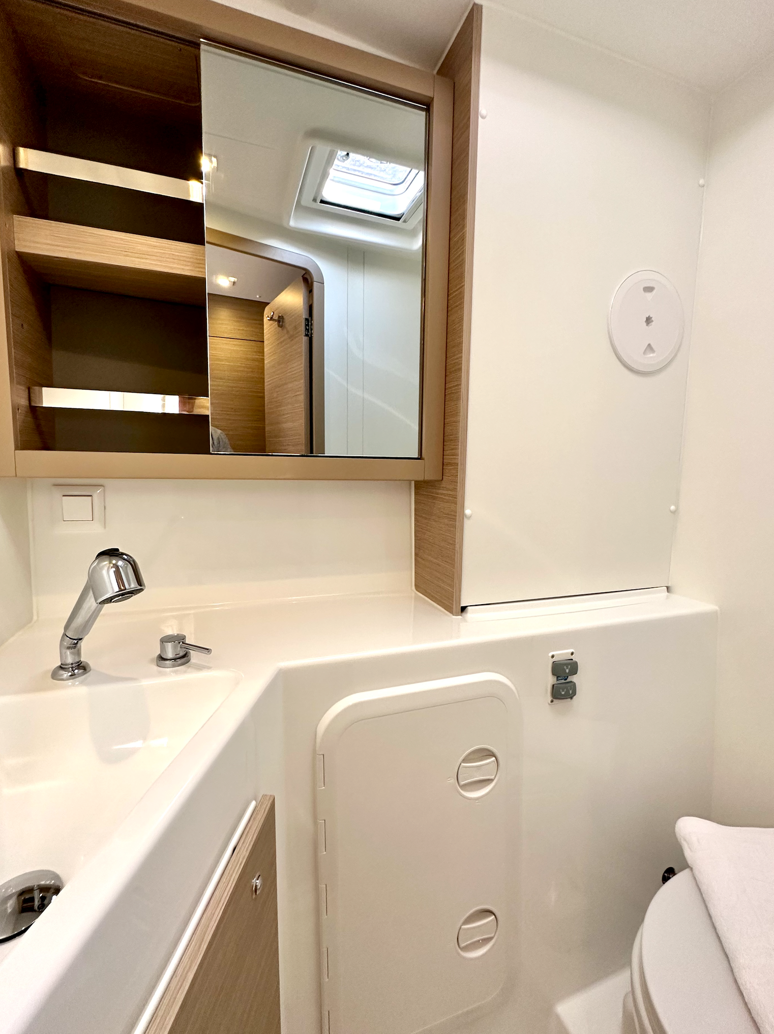 Lagoon 42 | Sail Electra