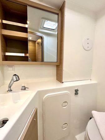 Lagoon 42 | Sail Electra