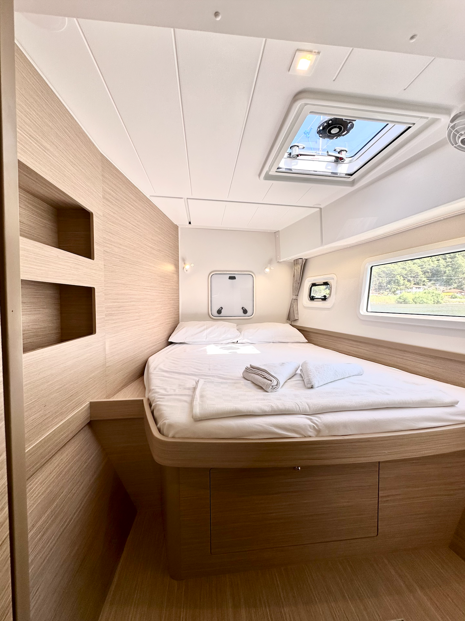 Lagoon 42 | Sail Electra