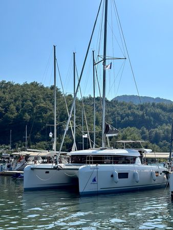 Lagoon 42 | Sail Electra