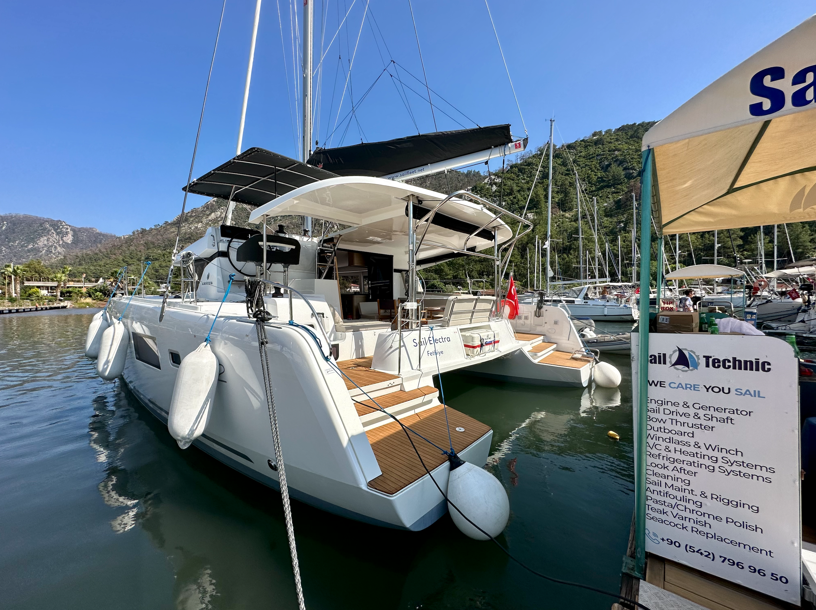 Lagoon 42 | Sail Electra
