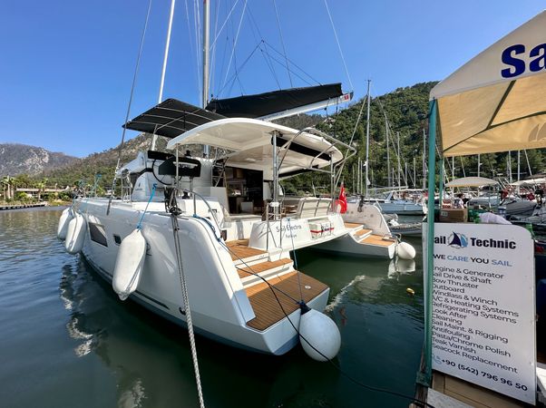 Lagoon 42 | Sail Electra