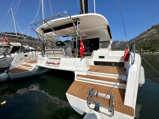 Lagoon 42 | Sail Electra