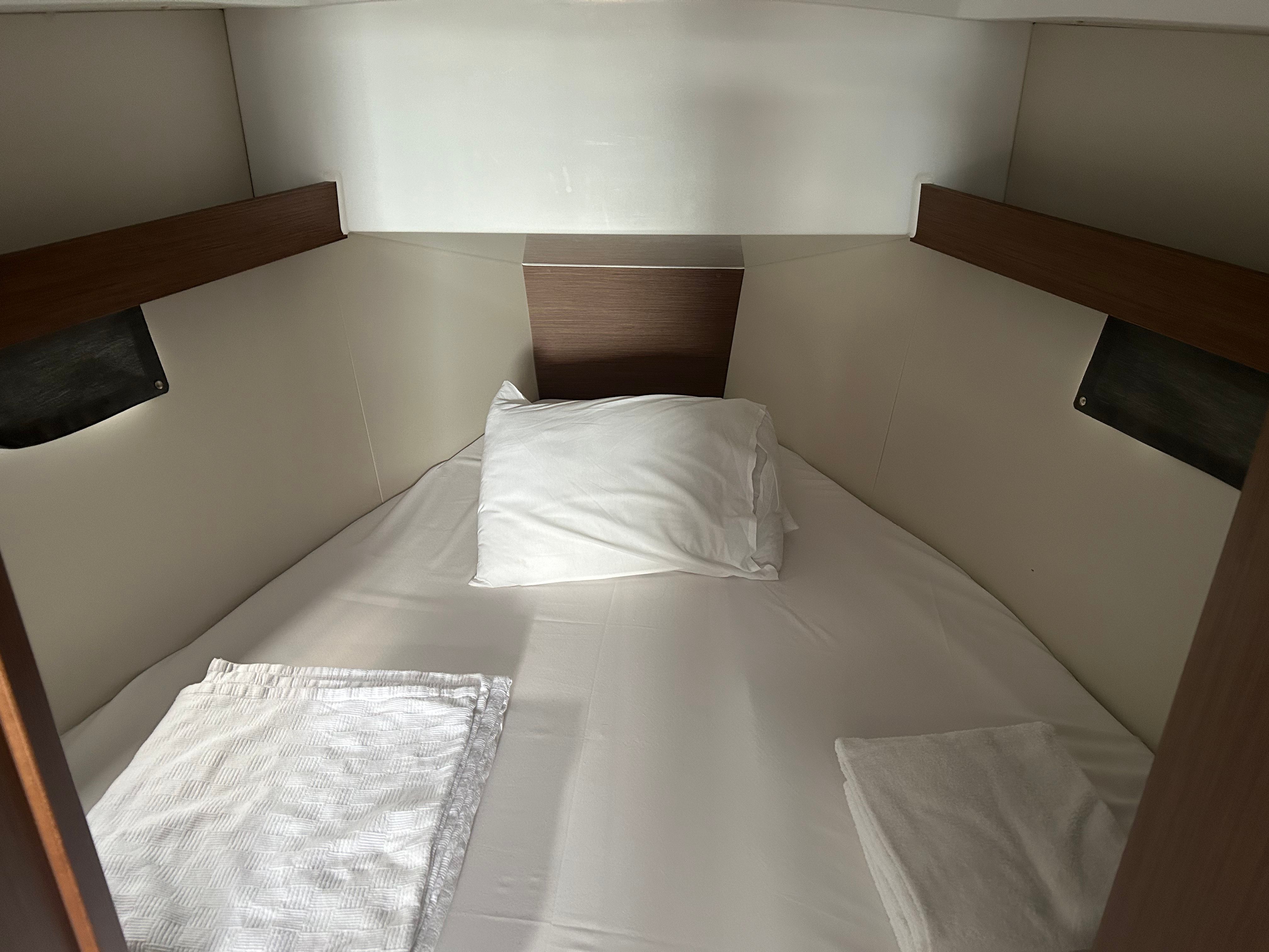 Beneteau Oceanis 34.1 | Sail Lynx