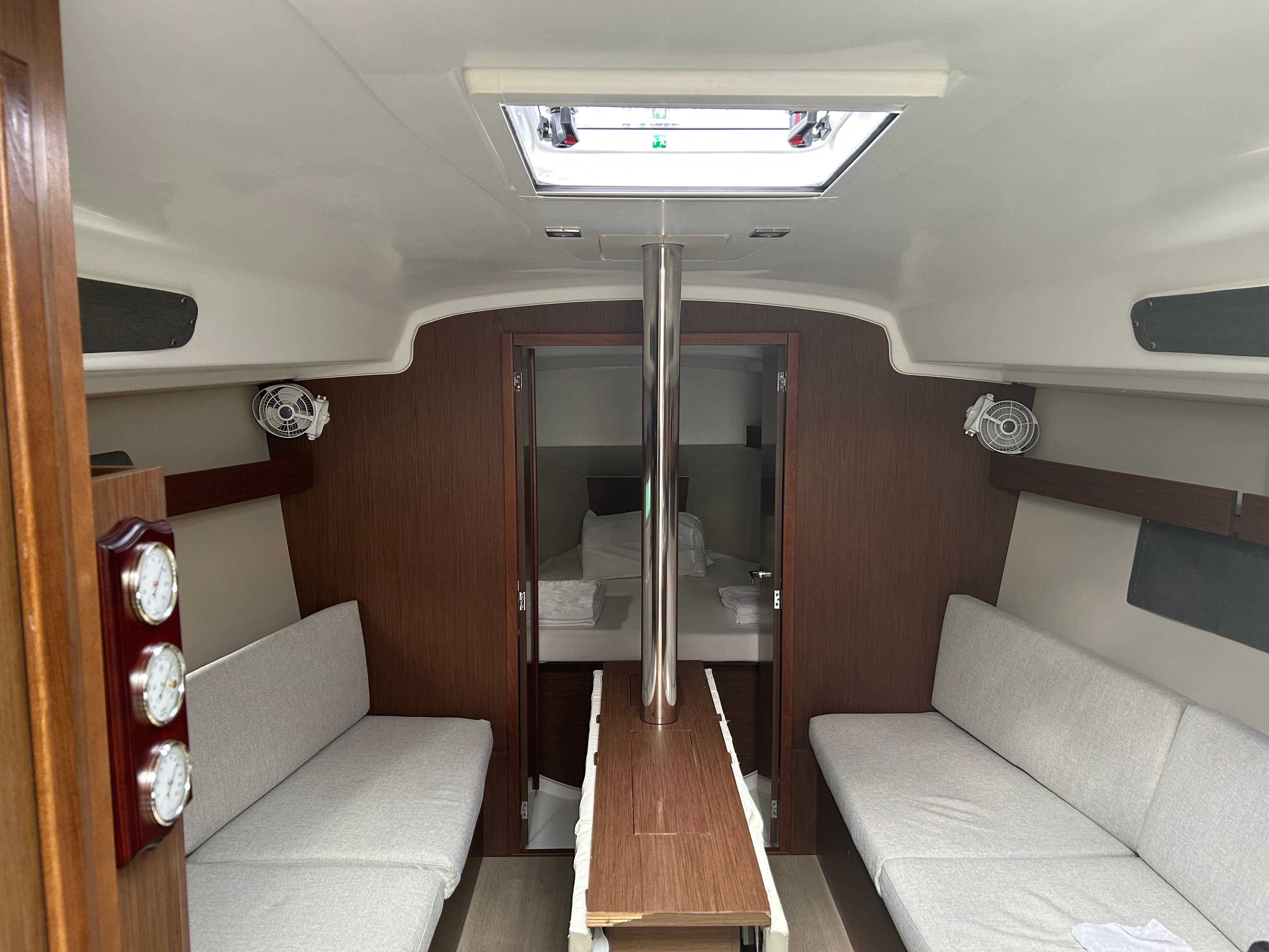 Beneteau Oceanis 34.1 | Sail Lynx