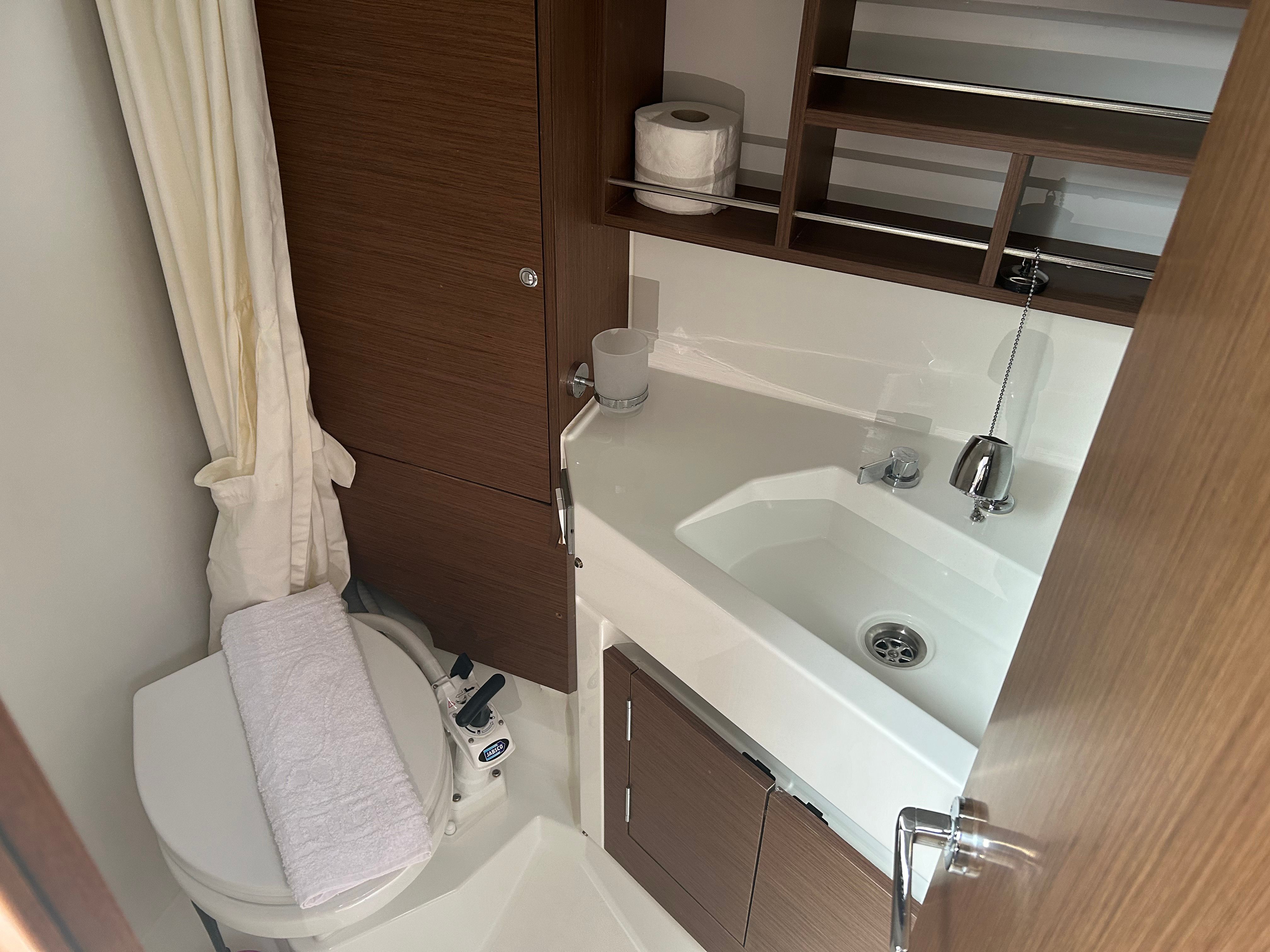 Beneteau Oceanis 34.1 | Sail Lynx