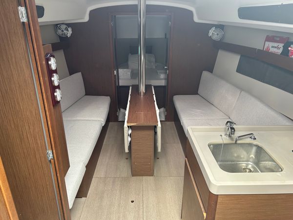 Beneteau Oceanis 34.1 | Sail Lynx