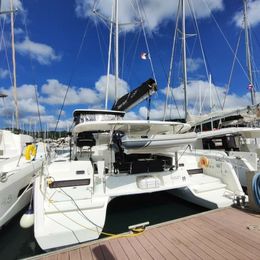 Lagoon 42 | Violet