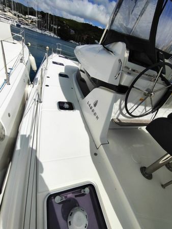 Lagoon 42 | Violet