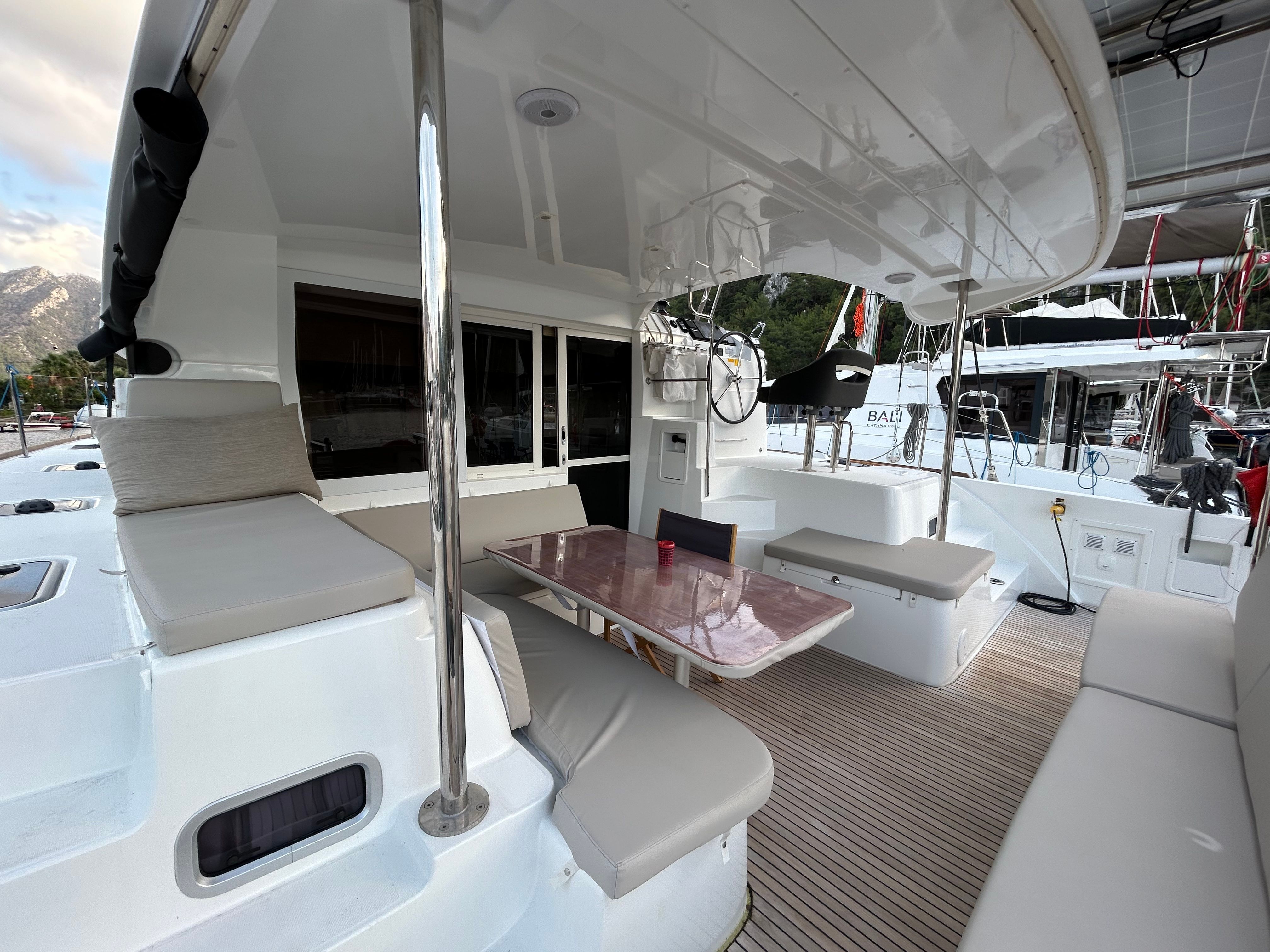 Lagoon 40 | Sail Agena