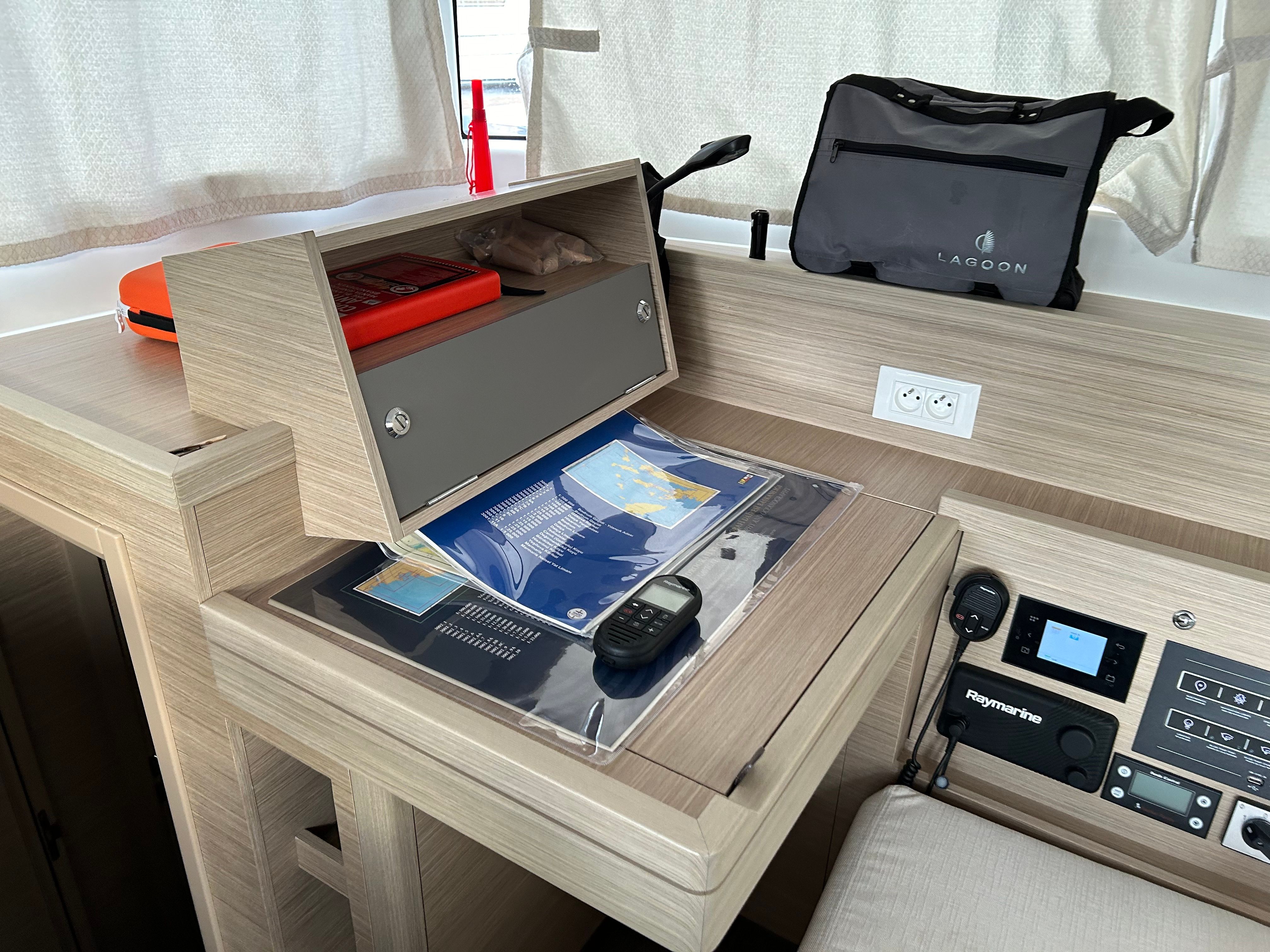 Lagoon 40 | Sail Agena