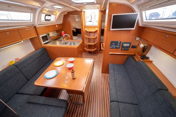 Bavaria Cruiser 37 | Avalon